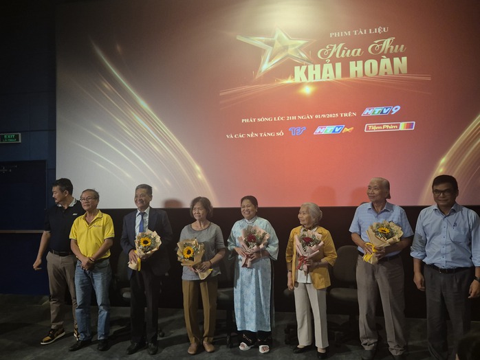 Ra mắt phim tài liệu "Mùa thu khải hoàn" - Ảnh 9.