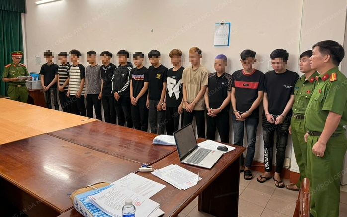 Công an TP Đà Nẵng bắt 13 thanh thiếu niên gây rối trật tự công cộng - Ảnh 1.