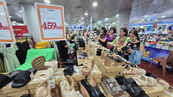 Bùng nổ khuyến mại hàng hiệu tại TP HCM với City Sale 2025 - Ảnh 1. Bùng nổ khuyến mại hàng hiệu tại TP HCM với City Sale 2025 - Ảnh 1.
