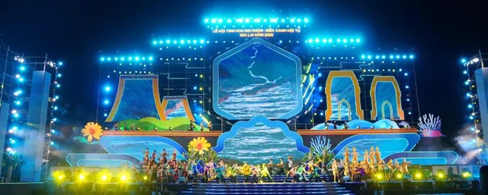 Tưng bừng đêm khai mạc Lễ hội “Tinh hoa Đại ngàn – Biển xanh hội tụ” ở Gia Lai - Ảnh 4.