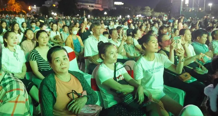 Tưng bừng đêm khai mạc Lễ hội “Tinh hoa Đại ngàn – Biển xanh hội tụ” ở Gia Lai - Ảnh 11.