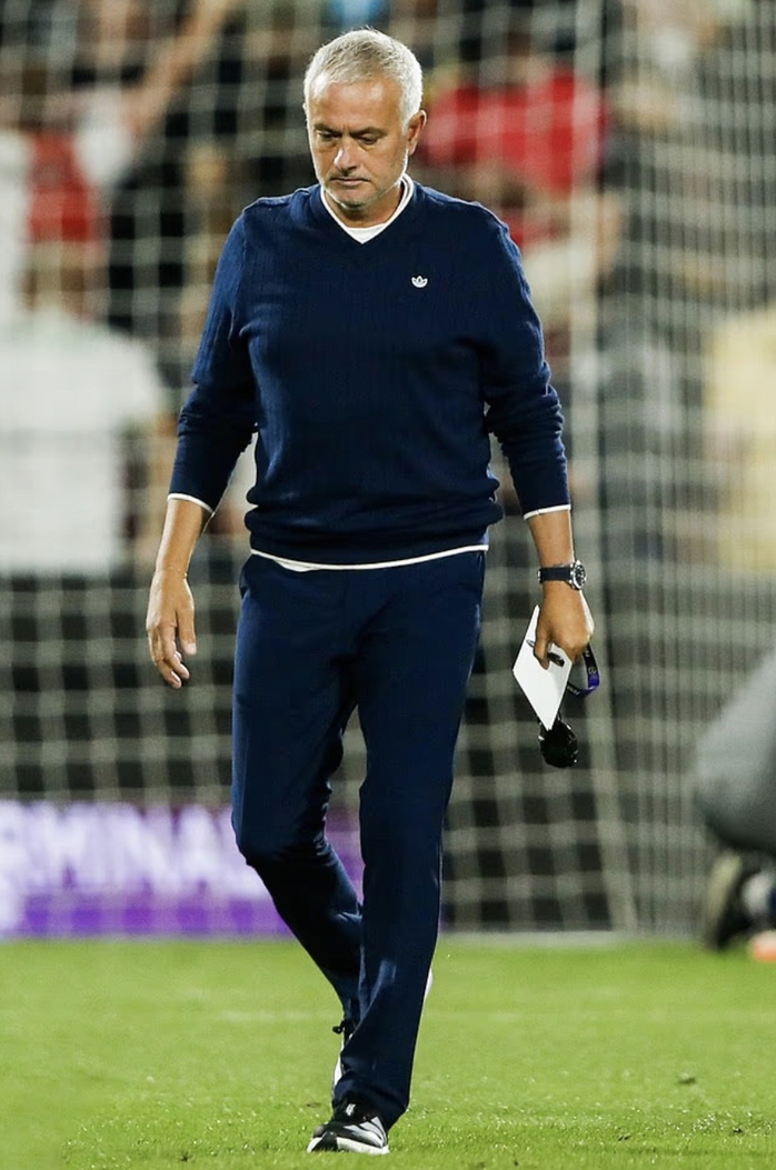 Mourinho bị Fenerbahce sa thải, rộ tin đồn trở lại Man United - Ảnh 2.