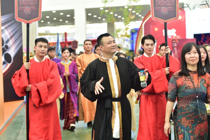 NSND Tự Long "trở thành" thầy mo người Mường- Ảnh 5.