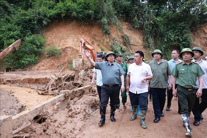 Thủ tướng xúc động thăm hỏi, động viên nhân dân thiệt hại do mưa lũ tại tỉnh Điện Biên - Ảnh 5.