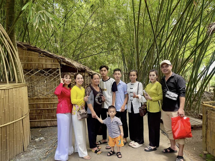 Bờ tre, ruộng lúa thành "đặc sản xanh" - Ảnh 1.