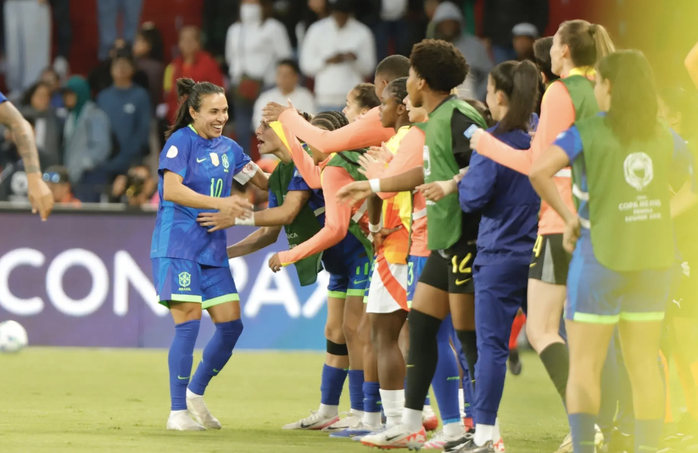 Siêu sao 39 tuổi Marta tỏa sáng, tuyển nữ Brazil vô địch Copa America 2025 - Ảnh 6.