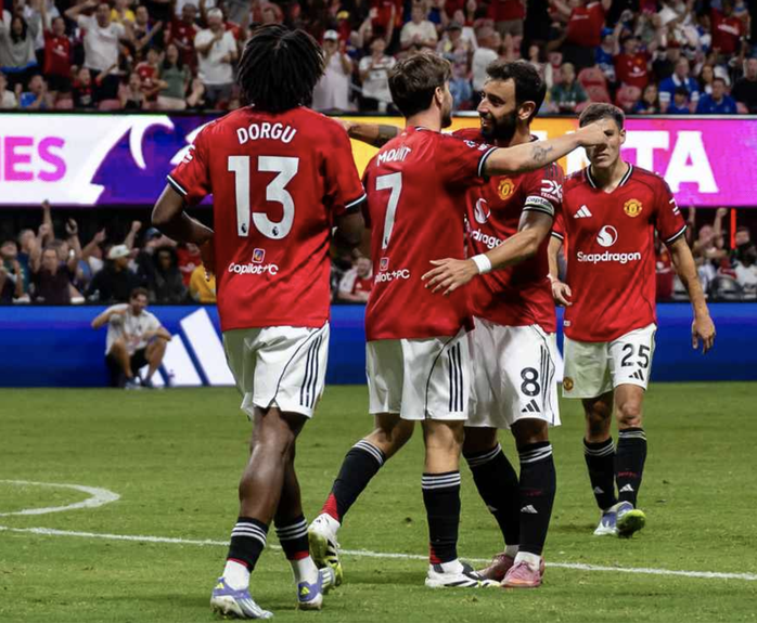 Man United hòa Everton, HLV Ruben Amorim có danh hiệu đầu tay cùng "Quỷ đỏ"- Ảnh 6. Man United hòa Everton, HLV Ruben Amorim có danh hiệu đầu tay cùng "Quỷ đỏ"- Ảnh 6.