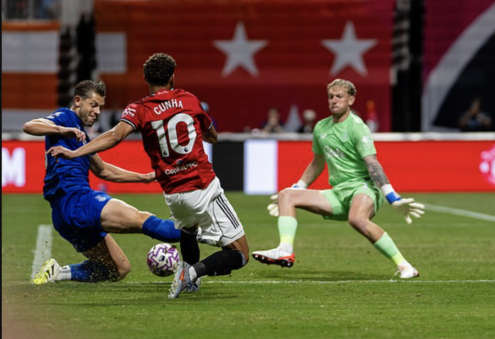 Man United hòa Everton, HLV Ruben Amorim có danh hiệu đầu tay cùng "Quỷ đỏ"- Ảnh 1. Man United hòa Everton, HLV Ruben Amorim có danh hiệu đầu tay cùng "Quỷ đỏ"- Ảnh 1.