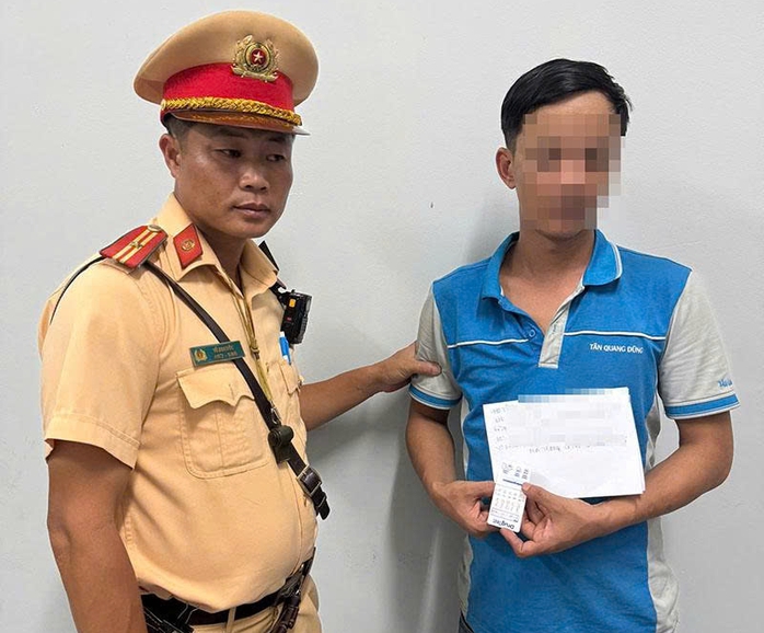 Lạnh người phát hiện tài xế “phê” ma túy khi đang chở khách từ Quảng Trị đi Vũng Tàu - Ảnh 1. Lạnh người phát hiện tài xế “phê” ma túy khi đang chở khách từ Quảng Trị đi Vũng Tàu - Ảnh 1.