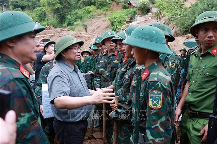 Thủ tướng xúc động thăm hỏi, động viên nhân dân thiệt hại do mưa lũ tại tỉnh Điện Biên - Ảnh 14.