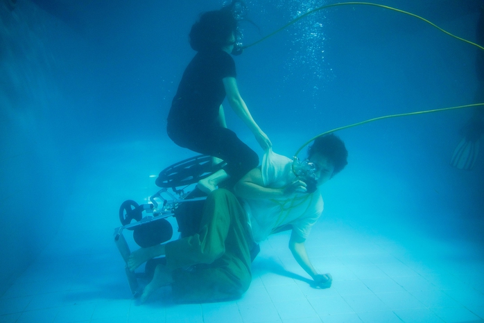 Lê Khánh hóa nữ cường, hết lòng với em trai Thuận Nguyễn - Ảnh 10.