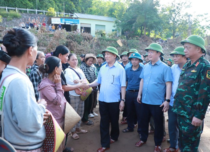 Phó Thủ tướng Chính phu kiểm tra công tác khắc phục hậu quả bão số 3 tại Nghệ An - Ảnh 2.