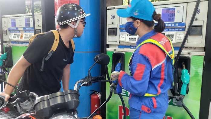 Bán xăng E10, có xóa sổ xăng khoáng RON 95-V hay không?- Ảnh 1. Bán xăng E10, có xóa sổ xăng khoáng RON 95-V hay không?- Ảnh 1.