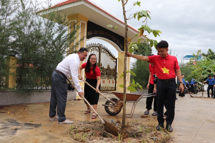Đoàn Báo Người Lao Động và Thành đoàn Đà Nẵng tổ chức nhiều hoạt động ý nghĩa- Ảnh 3.