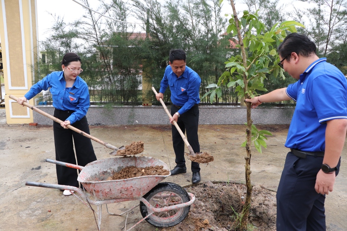 Đoàn Báo Người Lao Động và Thành đoàn Đà Nẵng tổ chức nhiều hoạt động ý nghĩa- Ảnh 4.