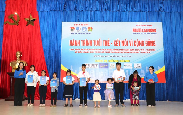 Đoàn Báo Người Lao Động và Thành đoàn Đà Nẵng tổ chức nhiều hoạt động ý nghĩa- Ảnh 7.