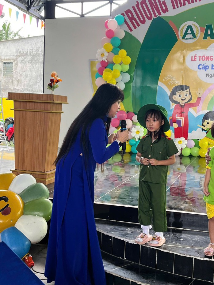 Ca sĩ Bích Thủy dồn sức cho hoạt động biểu diễn chào mừng Quốc khánh và mùa Vu Lan - Ảnh 1.