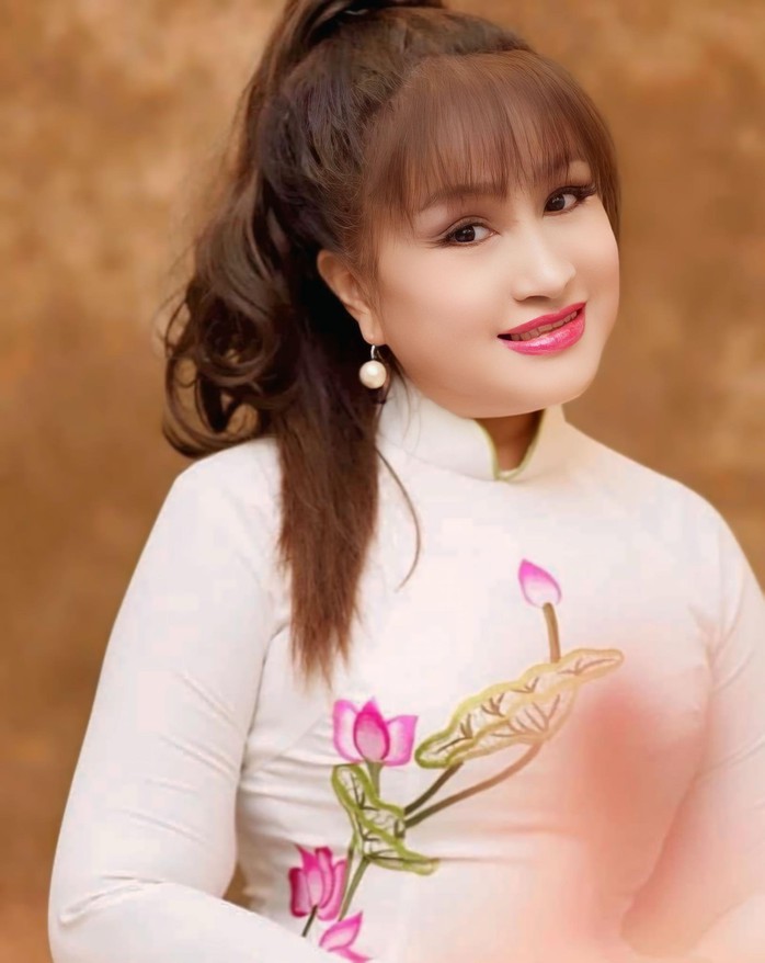 Ca sĩ Bích Thủy dồn sức cho hoạt động biểu diễn chào mừng Quốc khánh và mùa Vu Lan - Ảnh 2.
