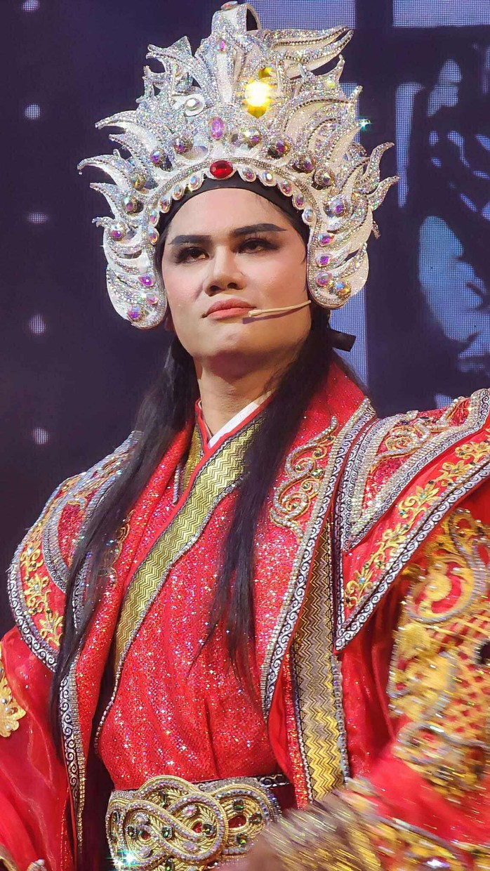 NS Thanh Sơn tạo dấu ấn đẹp trong "Minishow Thanh Long – Lửa nghề không tắt" - Ảnh 2.