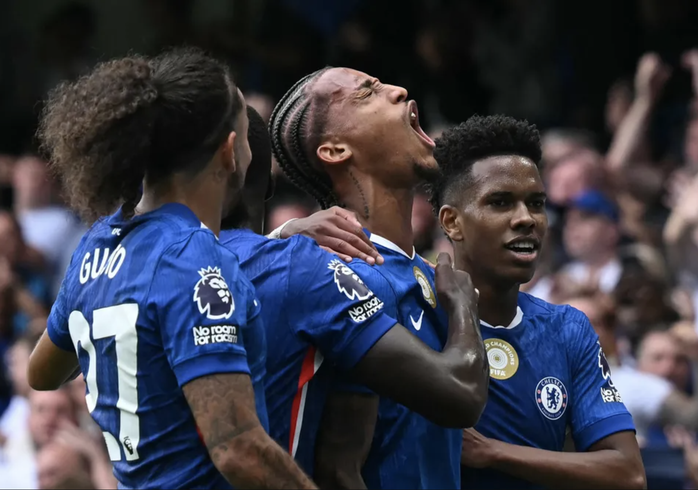VAR gây tranh cãi, Chelsea thắng Fulham ở derby London- Ảnh 7. VAR gây tranh cãi, Chelsea thắng Fulham ở derby London- Ảnh 7.