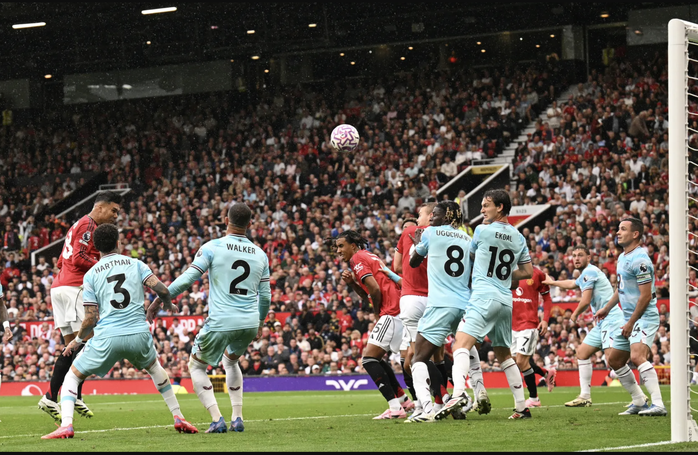 Bruno Fernandes "giải cứu" Man United trên chấm phạt đền- Ảnh 1. Bruno Fernandes "giải cứu" Man United trên chấm phạt đền- Ảnh 1.