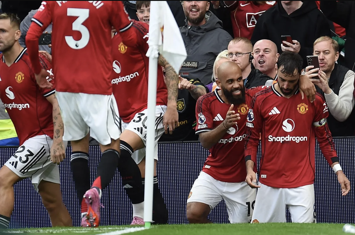 Bruno Fernandes "giải cứu" Man United trên chấm phạt đền- Ảnh 7. Bruno Fernandes "giải cứu" Man United trên chấm phạt đền- Ảnh 7.
