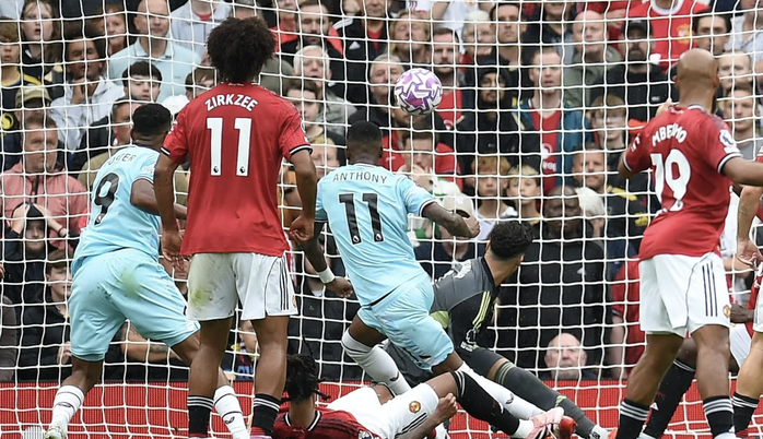Bruno Fernandes "giải cứu" Man United trên chấm phạt đền- Ảnh 3. Bruno Fernandes "giải cứu" Man United trên chấm phạt đền- Ảnh 3.