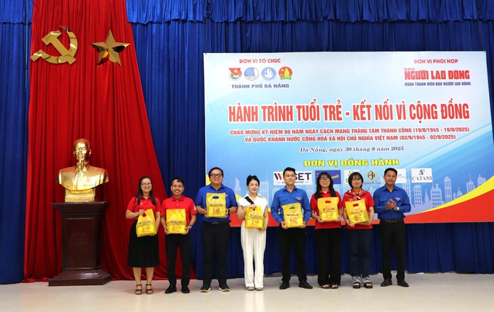 Đoàn Báo Người Lao Động và Thành đoàn Đà Nẵng tổ chức nhiều hoạt động ý nghĩa- Ảnh 15.