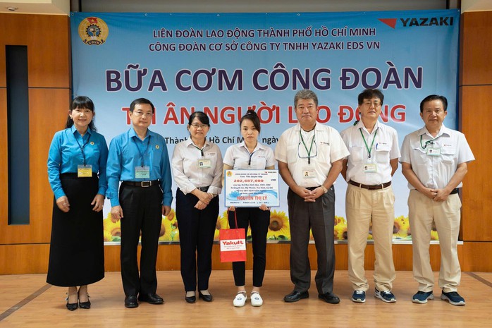 Một Công đoàn cơ sở ở TP HCM vận động hơn 200 triệu đồng giúp nữ công nhân chạy thận - Ảnh 1.