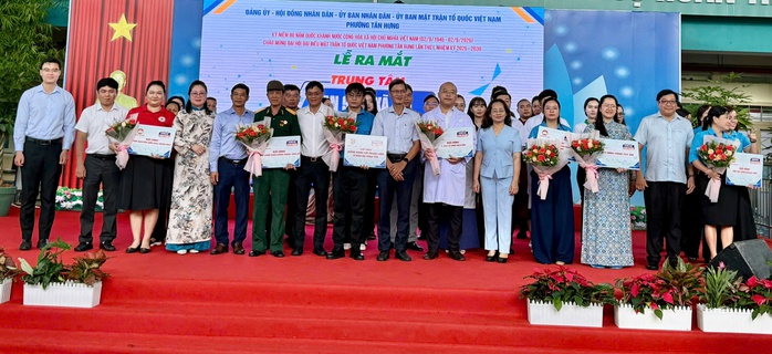 Phường Tân Hưng ra mắt Trung tâm an sinh xã hội để trợ giúp người dân - Ảnh 1.