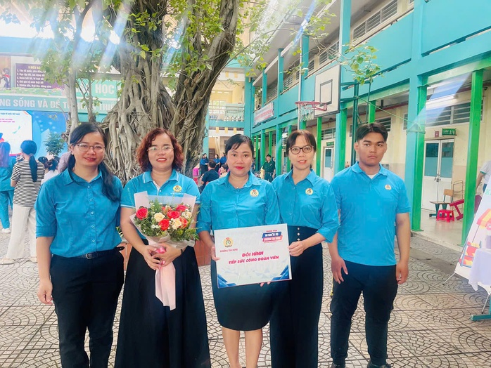 Phường Tân Hưng ra mắt Trung tâm an sinh xã hội để trợ giúp người dân - Ảnh 2.