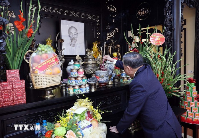 Tổng Bí thư Tô Lâm dâng hương tại nơi Chủ tịch Hồ Chí Minh viết Tuyên ngôn Độc lập- Ảnh 3. Tổng Bí thư Tô Lâm dâng hương tại nơi Chủ tịch Hồ Chí Minh viết Tuyên ngôn Độc lập- Ảnh 3.