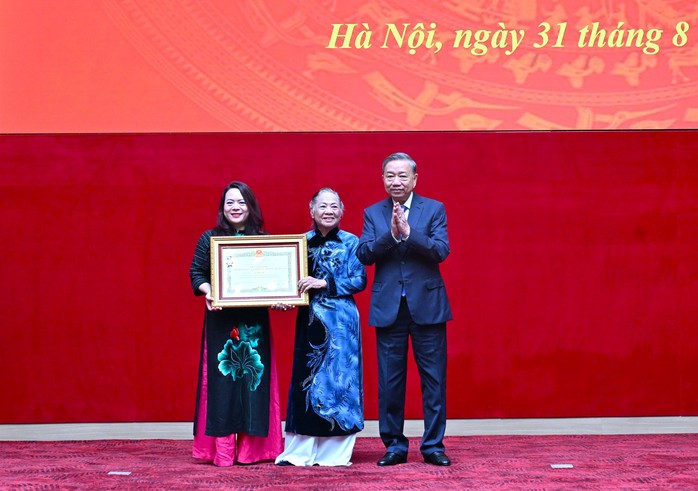 Tổng Bí thư dự Lễ truy tặng Danh hiệu Anh hùng cho Thượng tướng Bùi Thiện Ngộ- Ảnh 2. Tổng Bí thư dự Lễ truy tặng Danh hiệu Anh hùng cho Thượng tướng Bùi Thiện Ngộ- Ảnh 2.