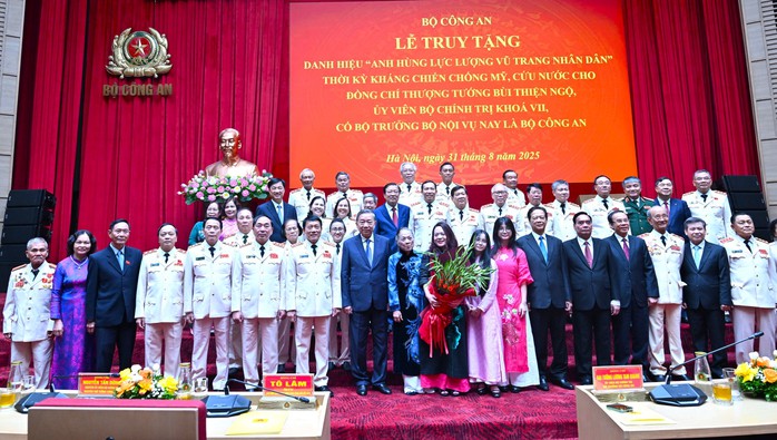 Tổng Bí thư dự Lễ truy tặng Danh hiệu Anh hùng cho Thượng tướng Bùi Thiện Ngộ- Ảnh 3. Tổng Bí thư dự Lễ truy tặng Danh hiệu Anh hùng cho Thượng tướng Bùi Thiện Ngộ- Ảnh 3.