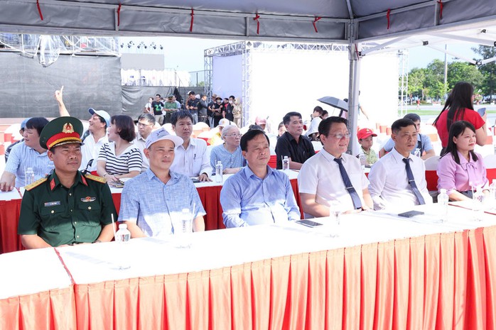 Gia Lai tưng bừng lễ hội đường phố “Sắc màu biển cả”- Ảnh 15. Gia Lai tưng bừng lễ hội đường phố “Sắc màu biển cả”- Ảnh 15.