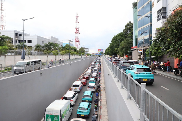 CSGT TP HCM chỉ ra nguyên nhân tai nạn giao thông và lưu ý người dân - Ảnh 1. CSGT TP HCM chỉ ra nguyên nhân tai nạn giao thông và lưu ý người dân - Ảnh 1.