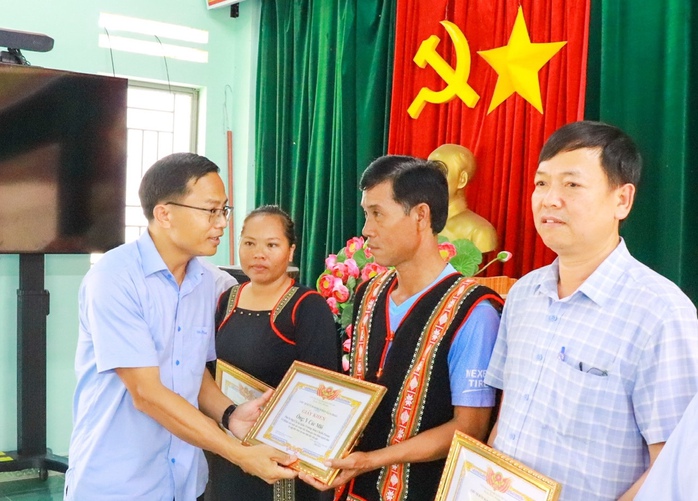 131 Người nghi ngộ độc thực phẩm sau tiệc tân gia tại gia Lai - Ảnh 1. 131 Người nghi ngộ độc thực phẩm sau tiệc tân gia tại gia Lai - Ảnh 1.