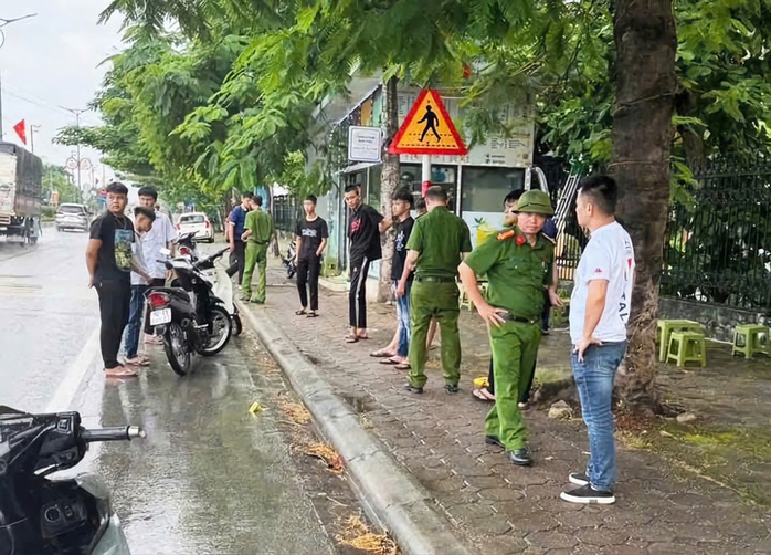 Dựng lại hiện trường vụ nam sinh bị đánh co giật tại Quảng Ninh - Ảnh 2. Dựng lại hiện trường vụ nam sinh bị đánh co giật tại Quảng Ninh - Ảnh 2.