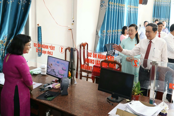 Chủ tịch Quốc hội Trần Thanh Mẫn khẳng định Chính quyền phải chủ động với người dân - Ảnh 5. Chủ tịch Quốc hội Trần Thanh Mẫn khẳng định Chính quyền phải chủ động với người dân - Ảnh 5.