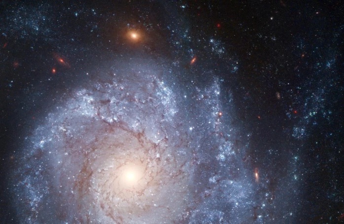 NASA/ESA chụp được vật thể có khả năng tái sinh kỳ lạ - Ảnh 1.