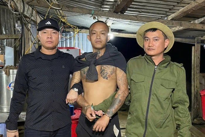 Kẻ buôn người đặc biệt nguy hiểm trốn vào bãi vàng ở Đà Nẵng đã bị bắt - Ảnh 1.