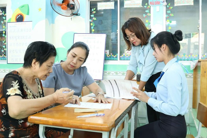 Bảo đảm an sinh cho người cao tuổi- Ảnh 1. Bảo đảm an sinh cho người cao tuổi- Ảnh 1.