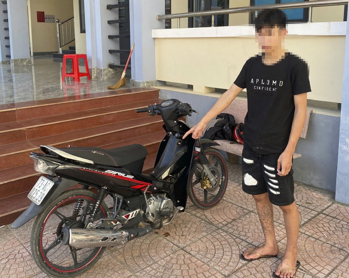 Bắt giữ thiếu niên trộm xe máy trước quán ăn ở Quảng Trị - Ảnh 1.