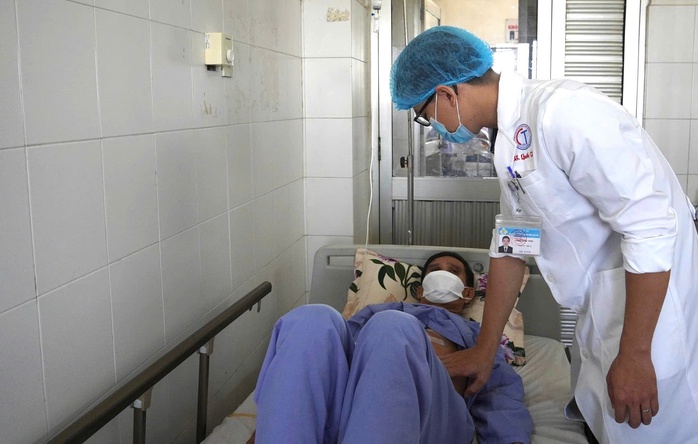 Bệnh nhân ung thư gan đầu tiên ở miền Tây được phẫu thuật bằng thiết bị đặc biệt- Ảnh 3.