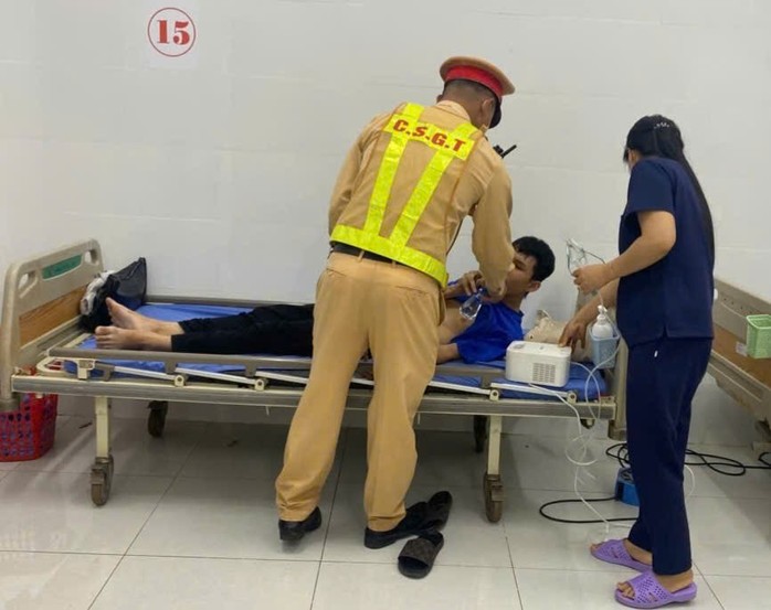 Một người bị nhồi máu cơ tim khi đang chạy xe máy ở Lâm Đồng - Ảnh 2. Một người bị nhồi máu cơ tim khi đang chạy xe máy ở Lâm Đồng - Ảnh 2.