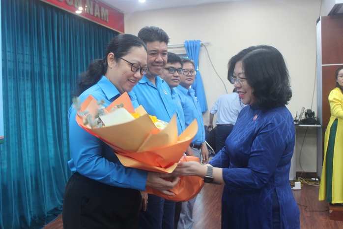 Công bố quyết định nhân sự Công đoàn phường Hòa Hưng - Ảnh 1.