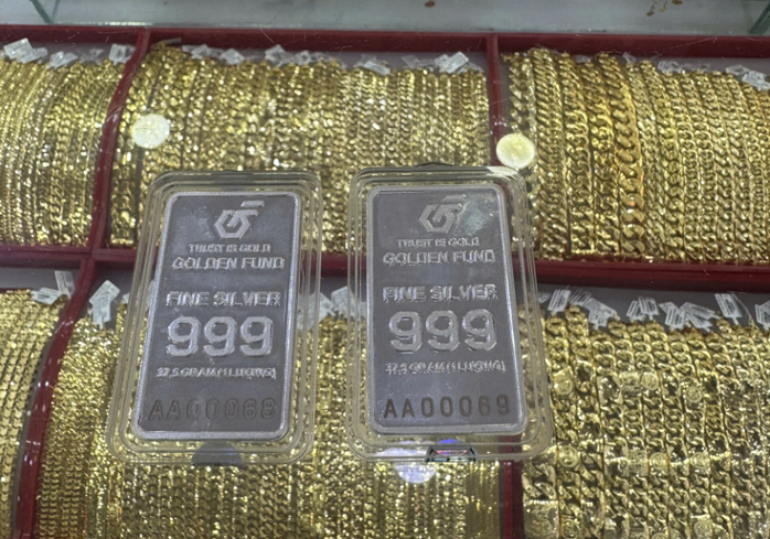 Giá bạc tăng mạnh - giảm sâu, có nên mua để cất giữ thay vàng?- Ảnh 2. Giá bạc tăng mạnh - giảm sâu, có nên mua để cất giữ thay vàng?- Ảnh 2.