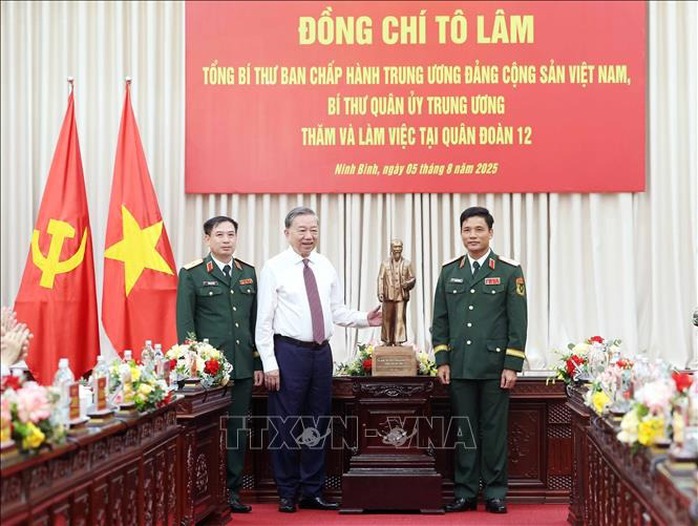 Tổng Bí thư Tô Lâm: Xây dựng Quân đoàn 12 thực sự là "quả đấm thép" trong giai đoạn mới- Ảnh 3. Tổng Bí thư Tô Lâm: Xây dựng Quân đoàn 12 thực sự là "quả đấm thép" trong giai đoạn mới- Ảnh 3.