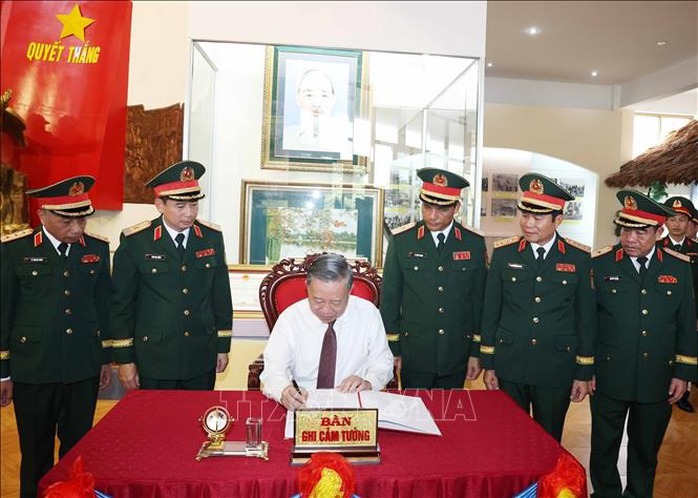 Tổng Bí thư Tô Lâm: Xây dựng Quân đoàn 12 thực sự là "quả đấm thép" trong giai đoạn mới- Ảnh 4. Tổng Bí thư Tô Lâm: Xây dựng Quân đoàn 12 thực sự là "quả đấm thép" trong giai đoạn mới- Ảnh 4.