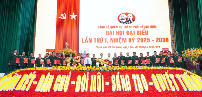 Bí thư Thành ủy TP HCM Nguyễn Văn Nên giữ chức Bí thư Đảng ủy Quân sự thành phố- Ảnh 1. Bí thư Thành ủy TP HCM Nguyễn Văn Nên giữ chức Bí thư Đảng ủy Quân sự thành phố- Ảnh 1.